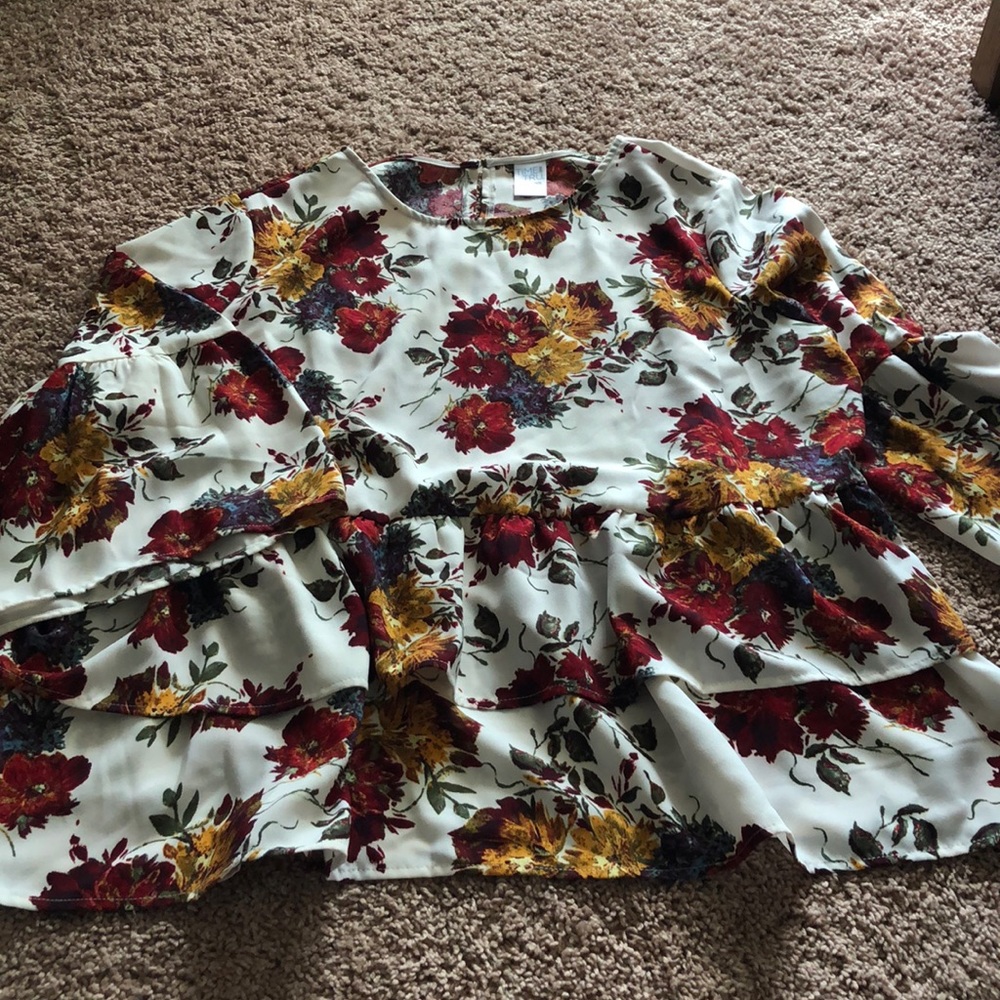 NWOT Time&Tru Floral Bell-Sleeve Layered Top
